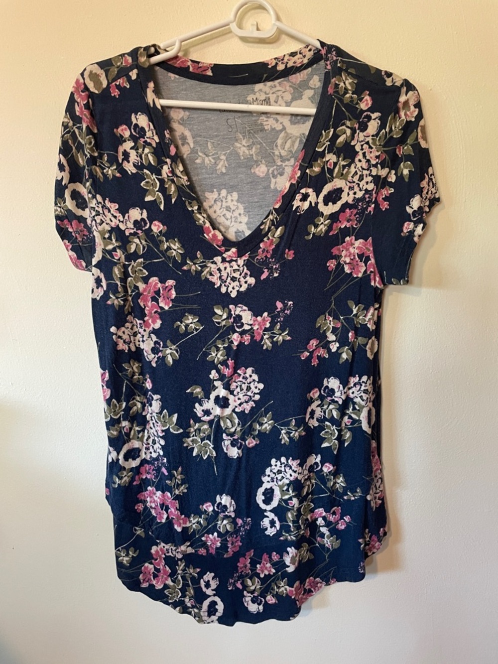 Latched Mama Floral V-Neck Women's Nursing Top - Navy with Pink & Cream Flowers